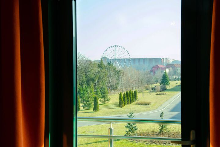 Room 10 of 26