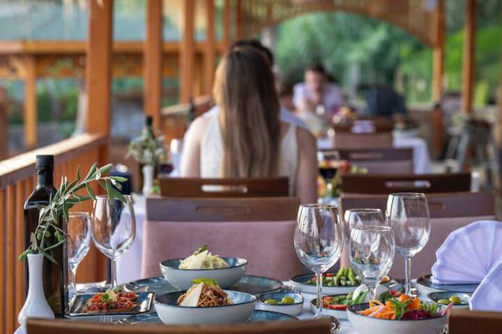 Dining 226 of 552