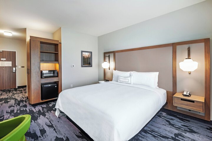 Room 10 of 33