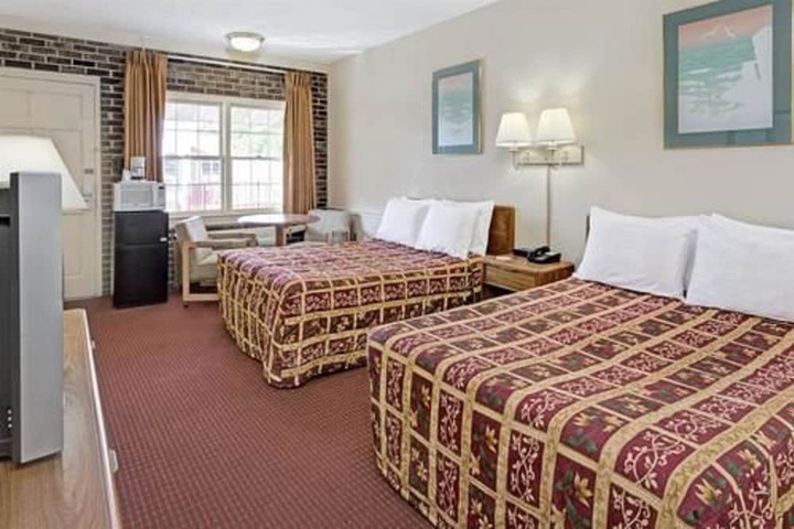2 Double Beds (5 of 7)