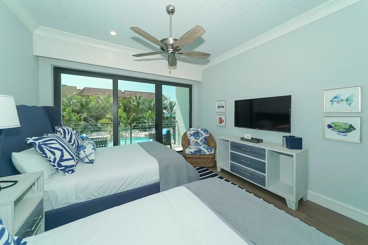 Room 4 of 11