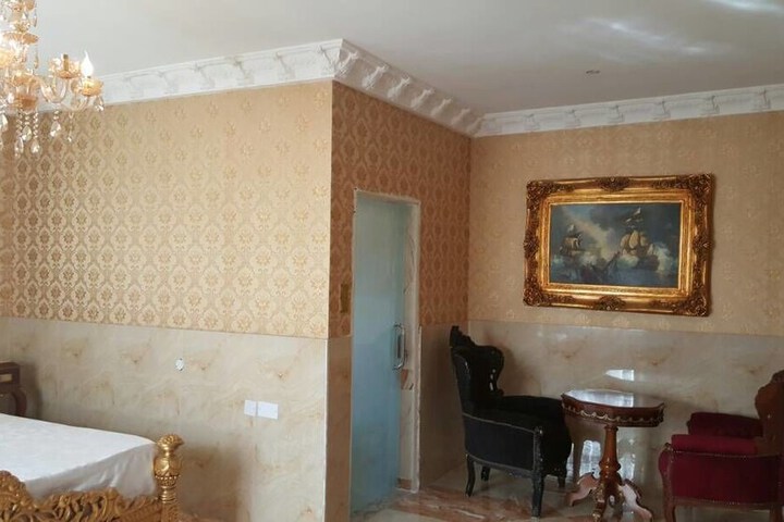 Room 6 of 61