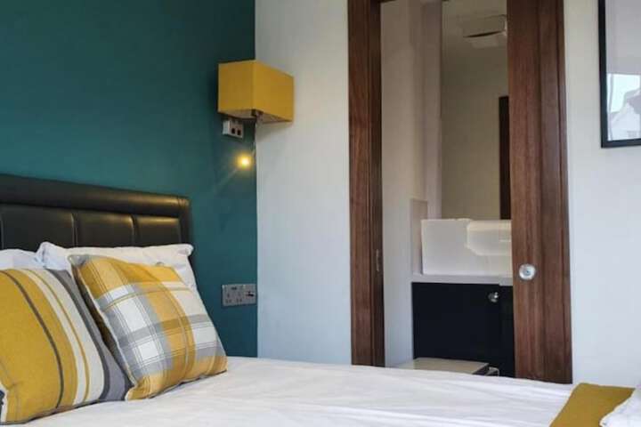 Room 16 of 36