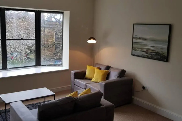 Room 4 of 11