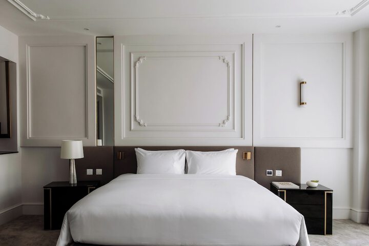 Room 10 of 93