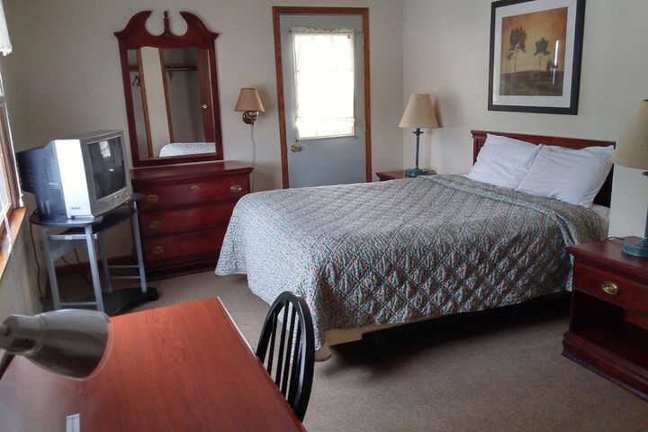 Room 5 of 104