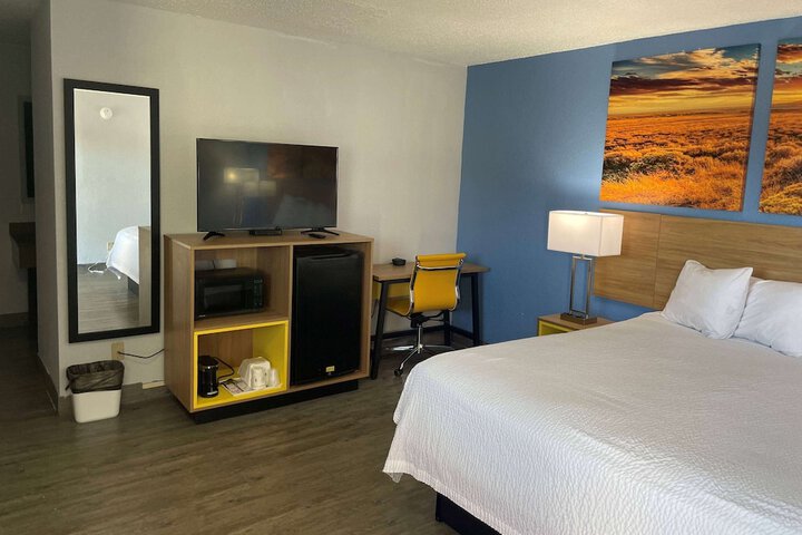 Room 3 of 8