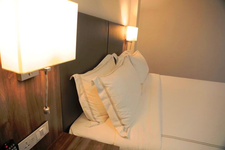 Room 17 of 36