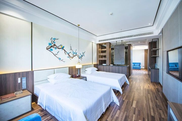 Room 15 of 18