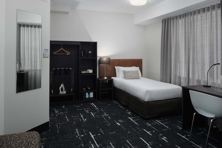 Room 16 of 52