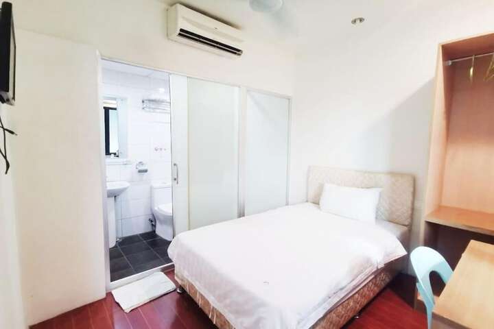 Room 14 of 19