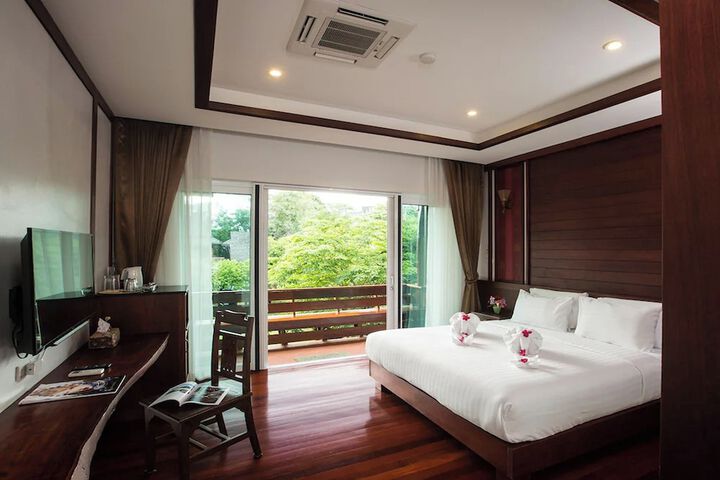 Room 16 of 79