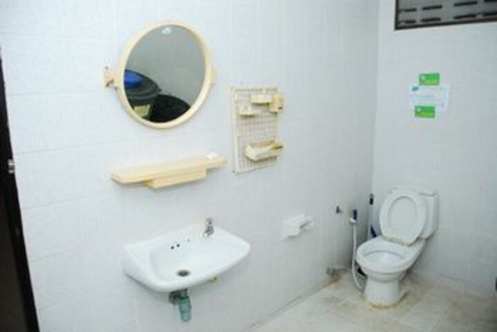 Room 4 of 28