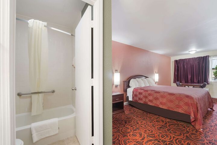Room 18 of 33