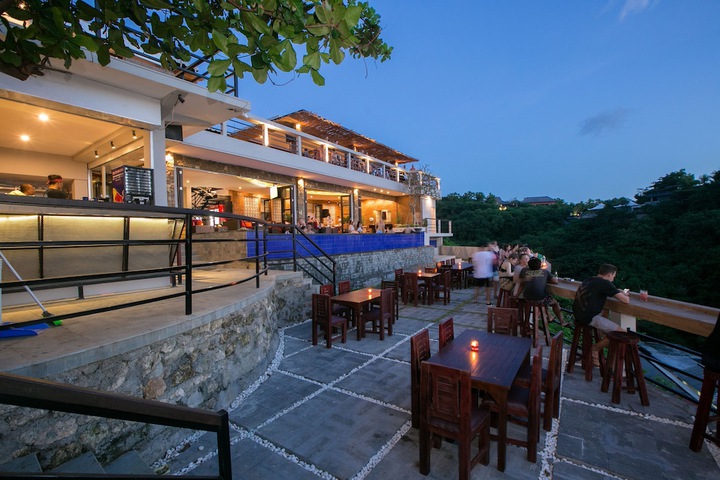 LA BOMIE ULUWATU