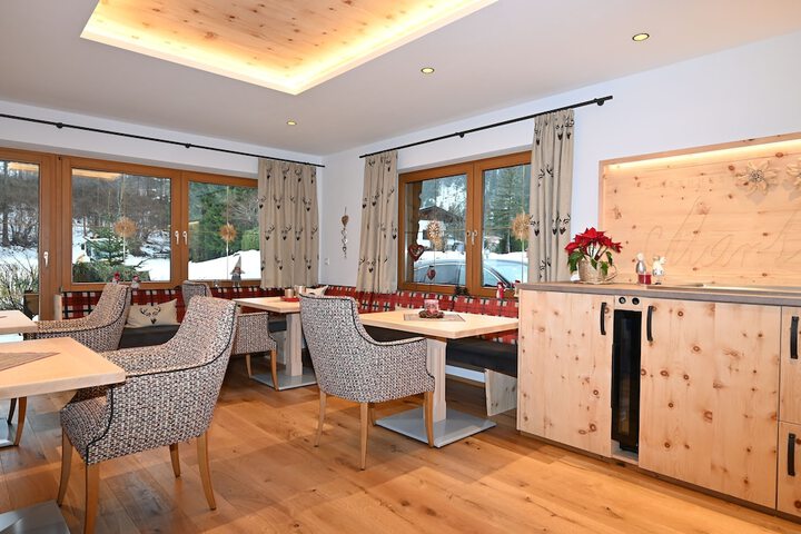 Dining 100 of 141