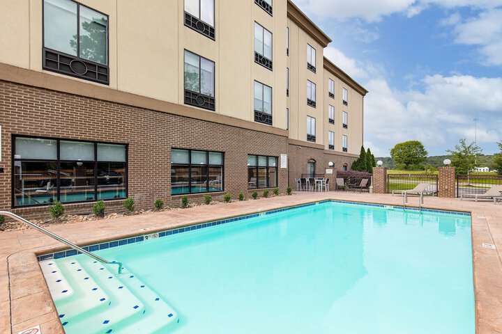 Pool 18 of 53