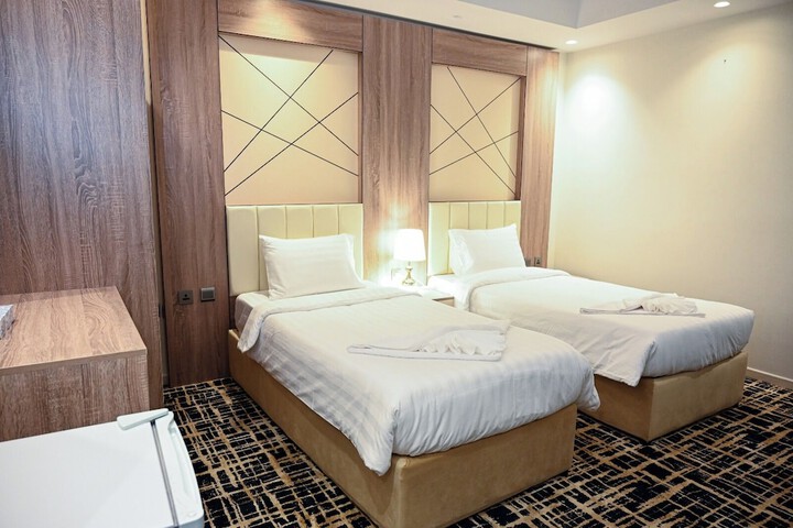 Room 12 of 37