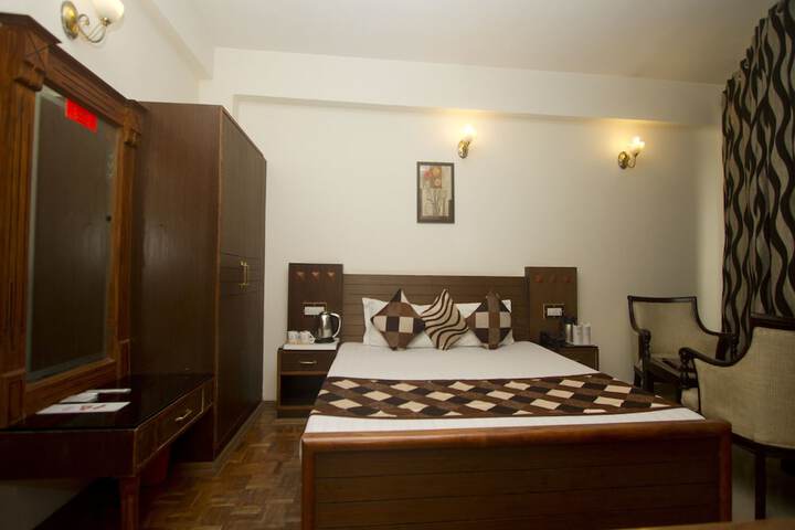 Room 6 of 20