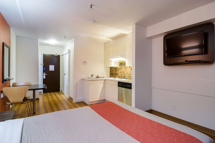 Room 6 of 35