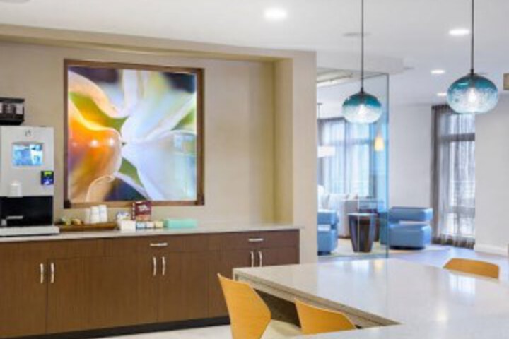 Suite 7 of 39
