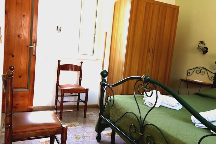 Room 15 of 107