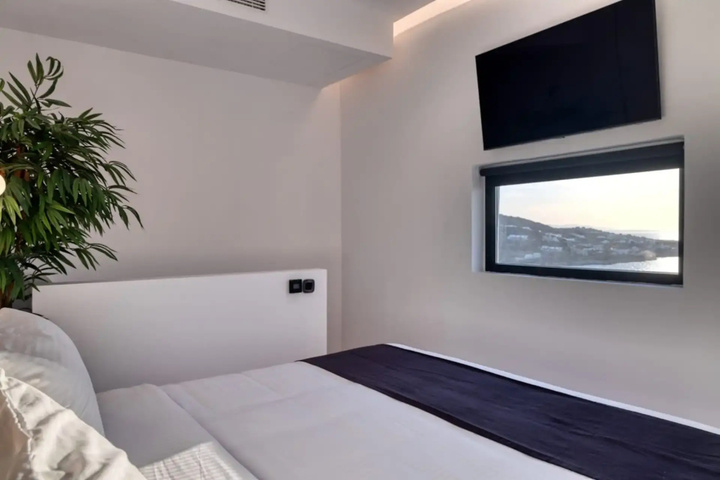 Room 11 of 44