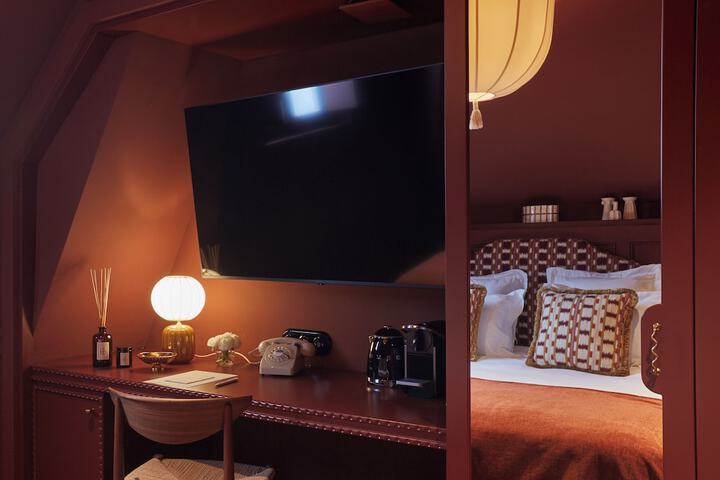 Room 25 of 48