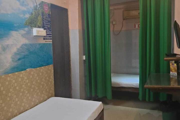 Room 4 of 12