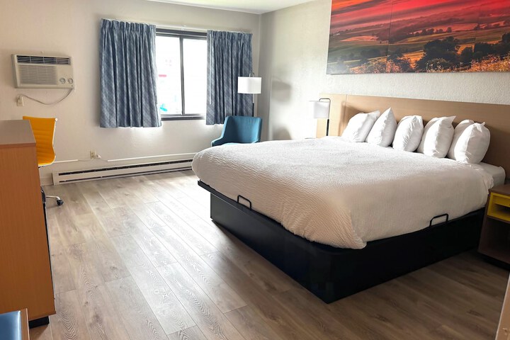 Room 9 of 29