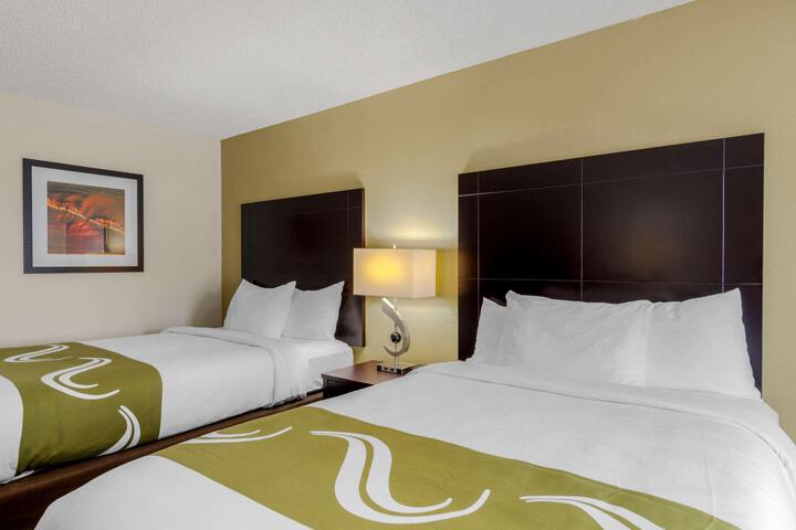 2 Double Beds (5 of 10)