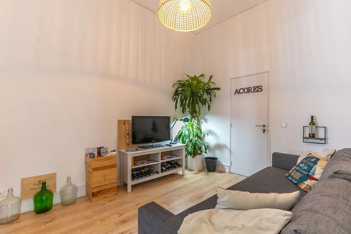 Room 5 of 13