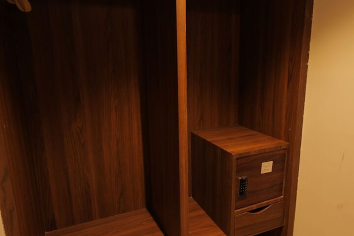 Room 32 of 49
