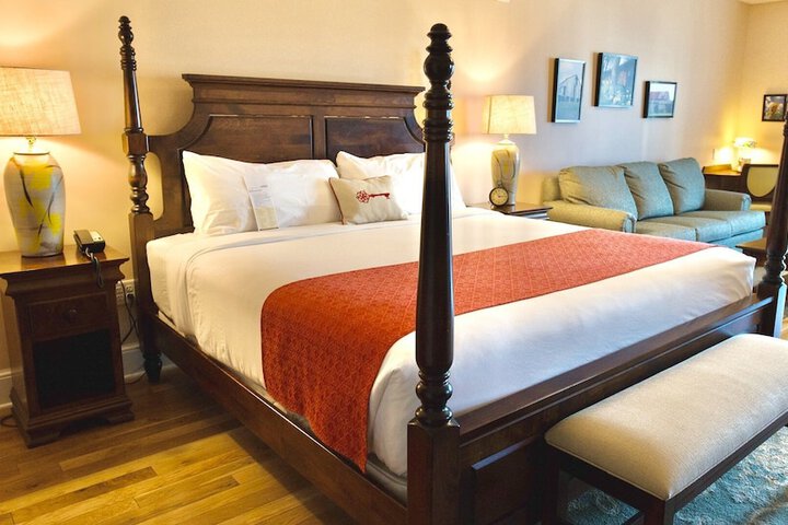 Traditional Single Room 1 King Bed (2 of 10)