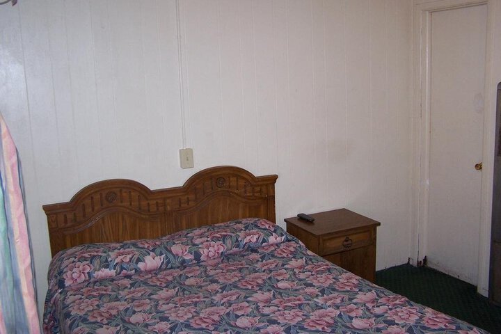 TRAIL MOTEL