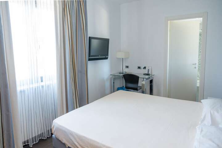 Room 6 of 52