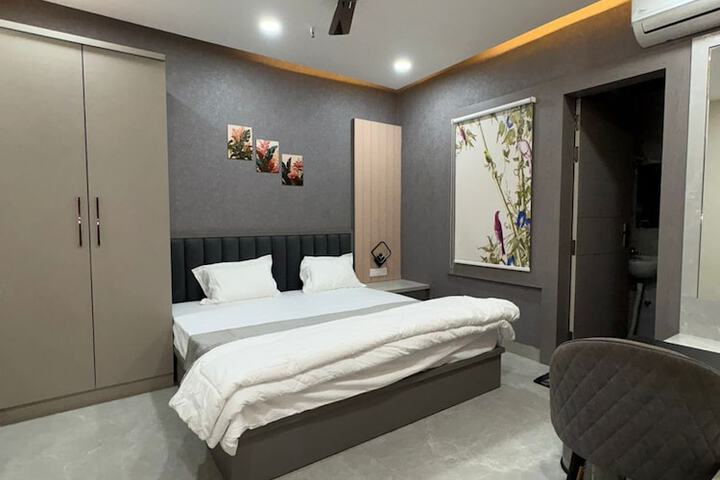 Room 2 of 11