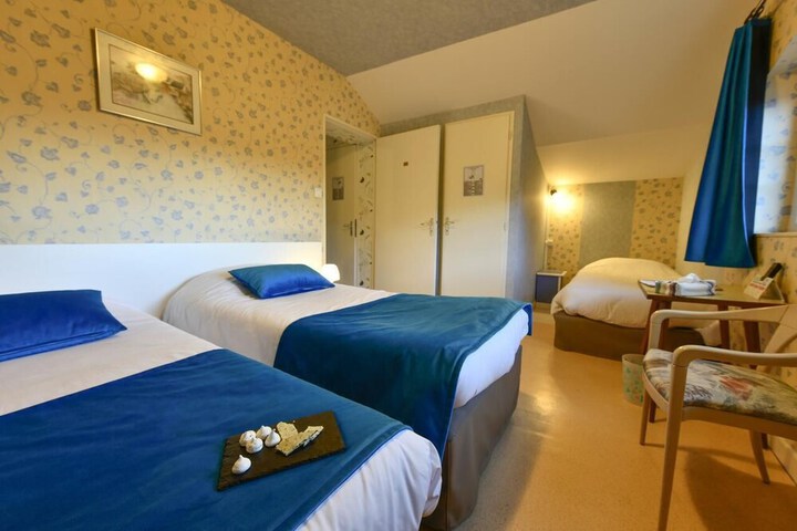 Room 17 of 38