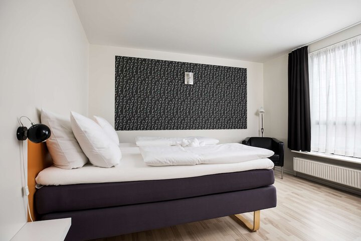 Room 53 of 125