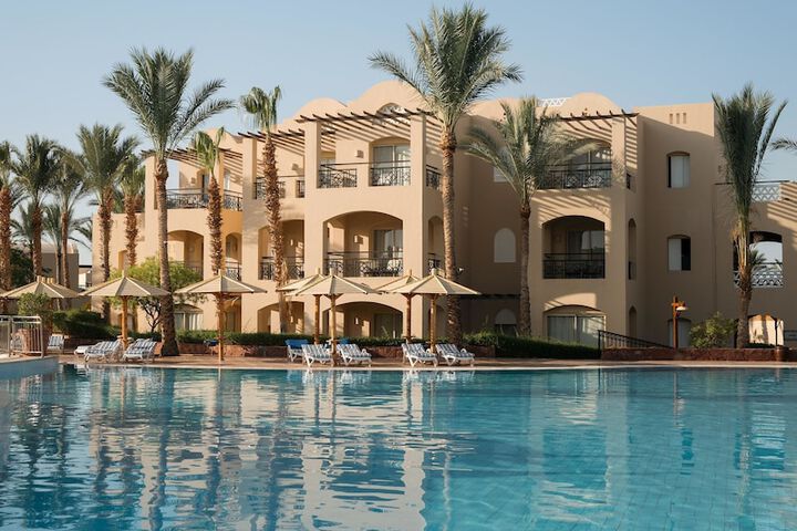 Pool 44 of 170