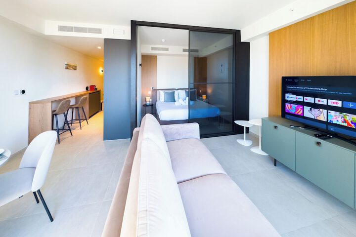 Room 7 of 24