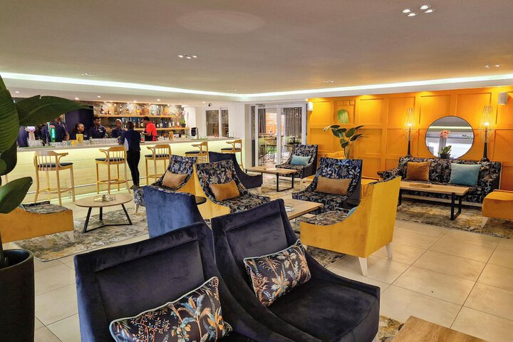 Lounge 251 of 343