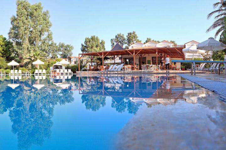 Pool Hotel