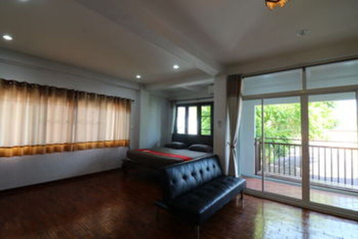 Room 13 of 19