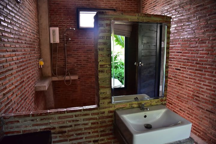 Room 14 of 34