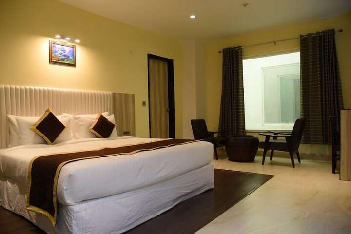 Room 17 of 74