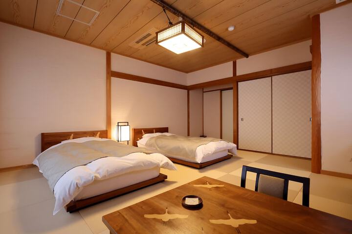 Room 8 of 128