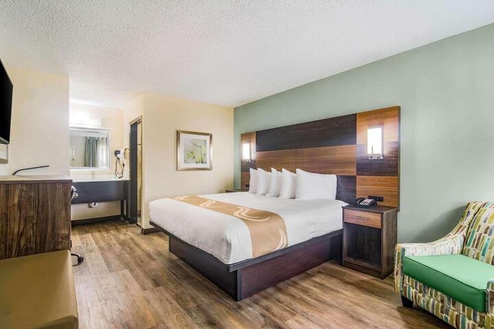 1 King Bed (14 of 14)