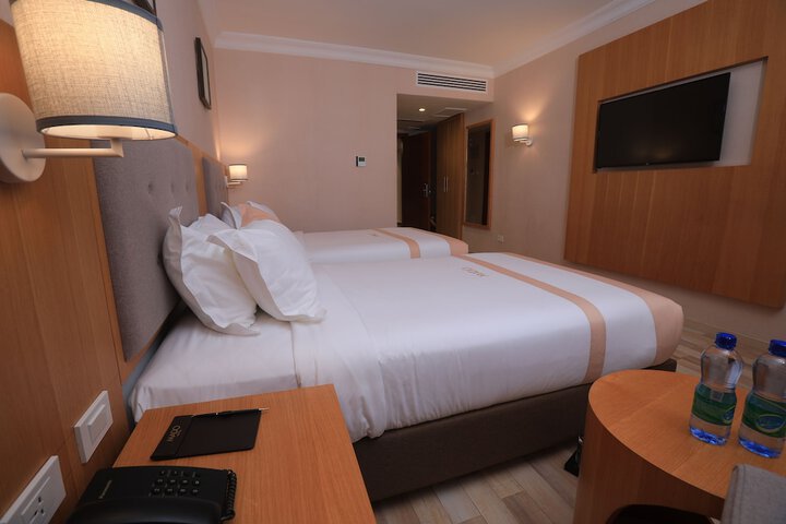 Room 14 of 163