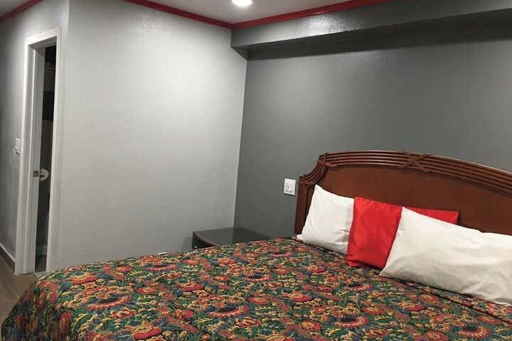 Room 5 of 23